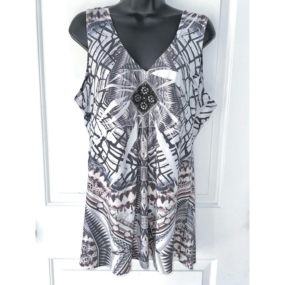 Apt 9 black & white top